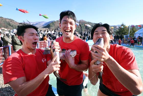 겨울에만 20만 몰리는 평창송어축제장 사계절 관광지 변화 전망