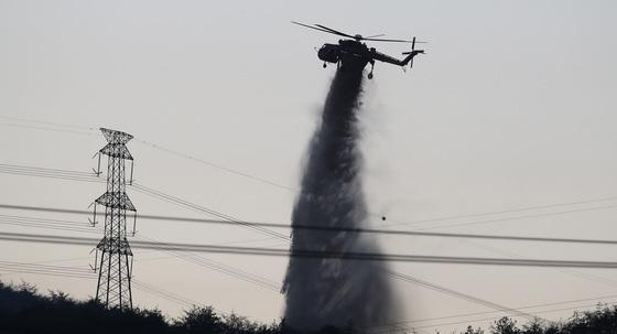 '축구장 75개' 면적 휩쓴 경주 산불, 20시간 만에 주불 진화