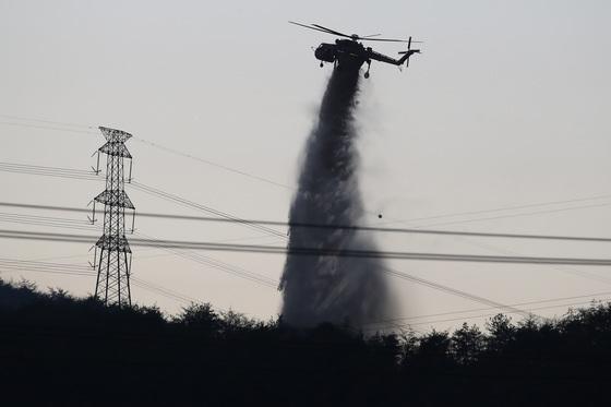 '축구장 75개' 면적 휩쓴 경주 산불, 20시간 만에 주불 진화