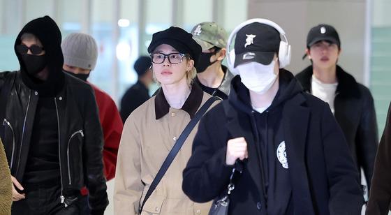  '아미, 오빠 왔다' 방탄소년단(BTS) '완전체' 입국 현장
