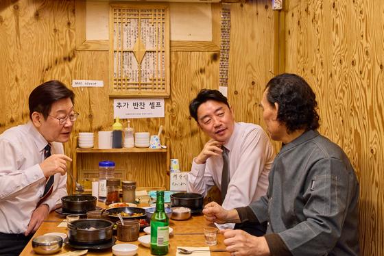 李, 통인시장 깜짝방문…"정책 성과는 일상서 확인돼야"