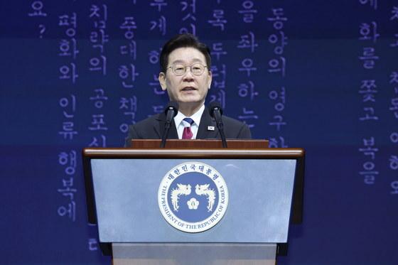 李대통령 "北 체제 존중, 흡수통일 추구 않아…대화의 장 나오길 희망"