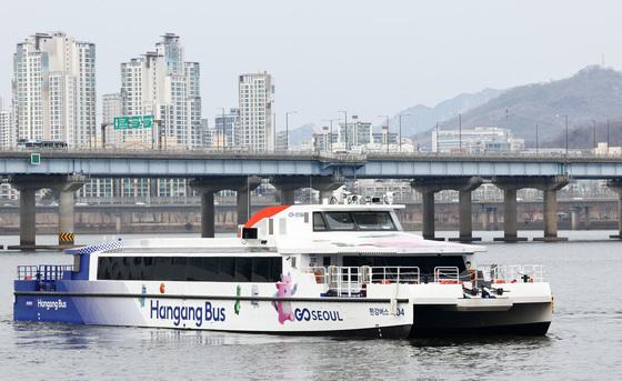 한강버스 3월 탑승객 6만명 돌파…월간 최대 탑승 기록