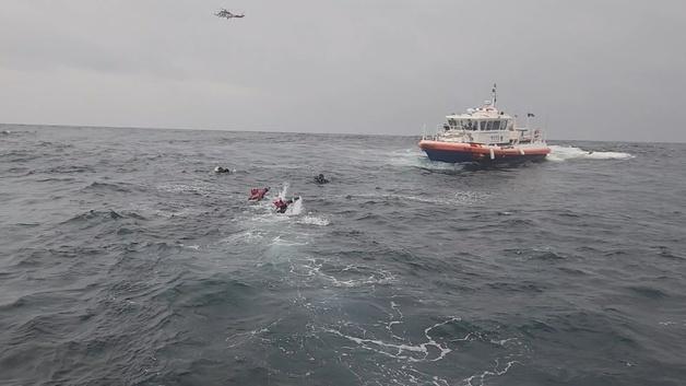 속초해경, 속초 해상서 표류 중인 다이버 3명 전원구조