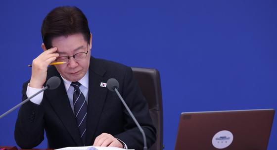 기름값 30년만의 통제…'국제가+마진' 격주로 상한액 발표