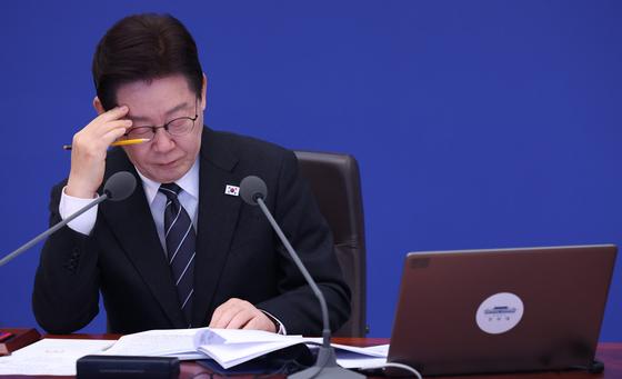 기름값 30년만의 통제…'국제가+마진' 격주로 상한액 발표