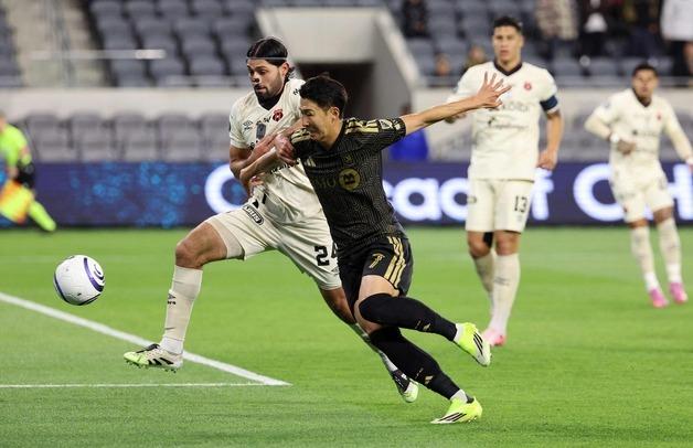 '손흥민 7호 도움' LA FC, 알라후엘렌세와 1-1 무승부…전승 행진 종료