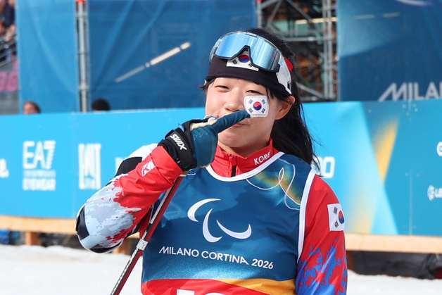 김윤지, 세 번째 메달 획득…단일 대회 최다 메달 경신