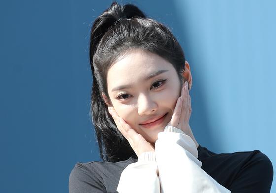 [뉴스1 ★]에스파 닝닝, 도심 속 웰니스 무드…봄 날의 햇살 미모