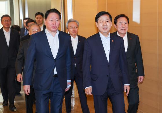 최태원 "AI 기술혁명, 100년에 한번 올 기회이자 위기"