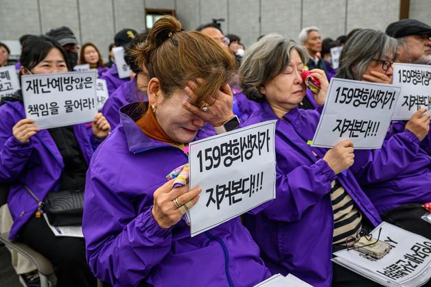 이태원 청문회 첫날 경찰 서로 '책임 떠넘기기'…유가족 눈물·성토(종합)