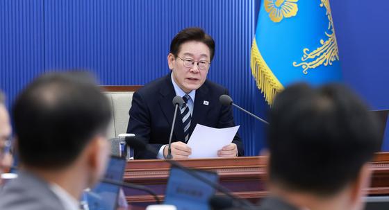 靑, 신속 추경 편성 논의…정책실장 주재 관계부처 회의