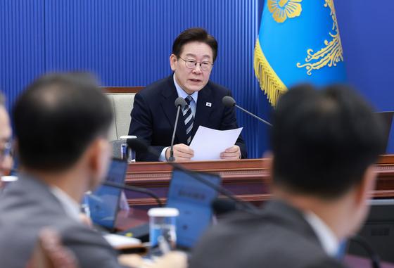 靑, 신속 추경 편성 논의…정책실장 주재 관계부처 회의