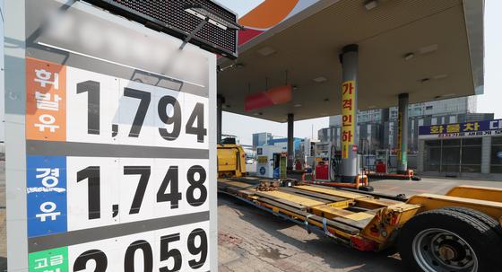 '최고가격제' 주유소 가격 인하 언제?…"주유는 다음주"