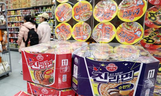 농심·오뚜기·삼양, 라면값 인하 결정