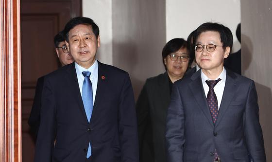 "석유 최고가격제 13일 0시 시행"