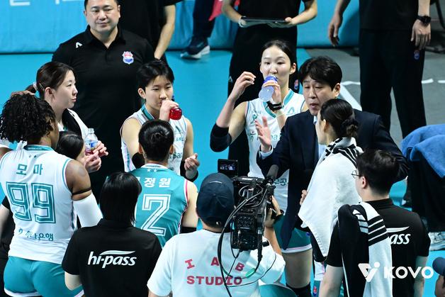 도로공사, 오늘 이기면 챔프전 직행 티켓 잡는다…3위 흥국과 일전