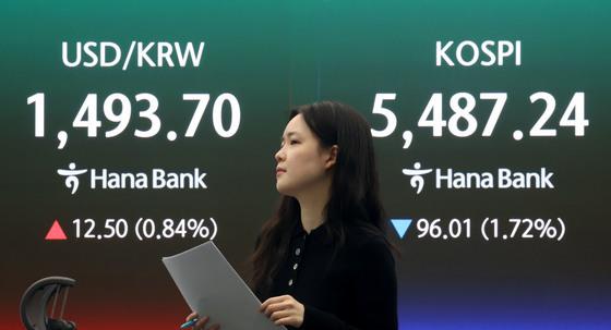 중동 전쟁에 급등한 환율…다시 1490원 대 올라섰다