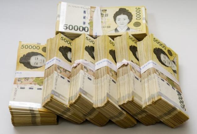 인천 빌라촌 쓰레기봉투서 발견된 '2500만원' 주인 못 찾았다