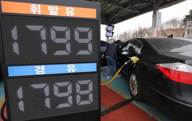 [뉴스1 PICK]중동 상황 장기화에 유가·환율 동반 상승…항공 유류할증 인상 전망