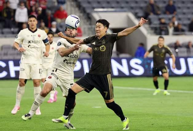 손흥민, 미드필더로 뛰었지만 침묵…LA는 세인트루이스 2-0 제압