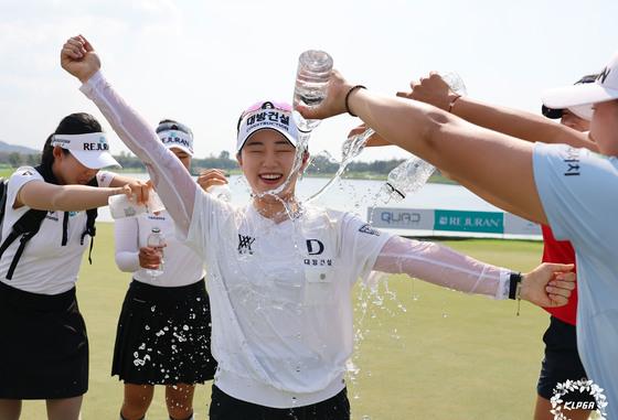 건설사 골프단 '우승 행진'…KLPGA 절반 휩쓸며 마케팅 효과