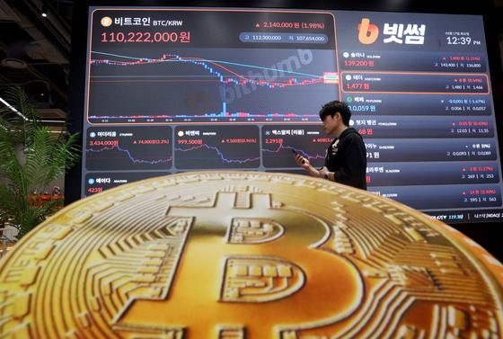 지난해 국내 코인 시총 100조 붕괴…트럼프發 리스크에 '롤러코스터'