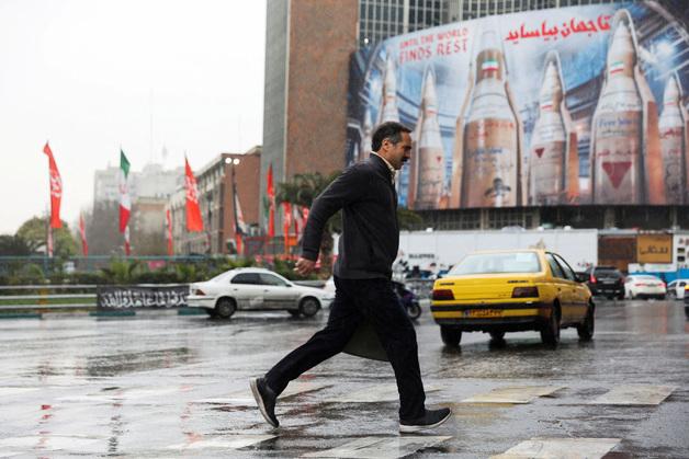 이란軍 "발전소 공격하면 호르무즈 완전 폐쇄…중동 미국인 주주 기업 파괴할 것"