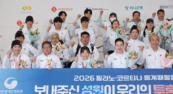 '역대 최고 성적' 선수단, 금의환향…'금2 은3' 김윤지 MVP