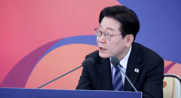 李 "주식 판 돈, 왜 모레 주나" 거래소 "하루로 당기겠다" 