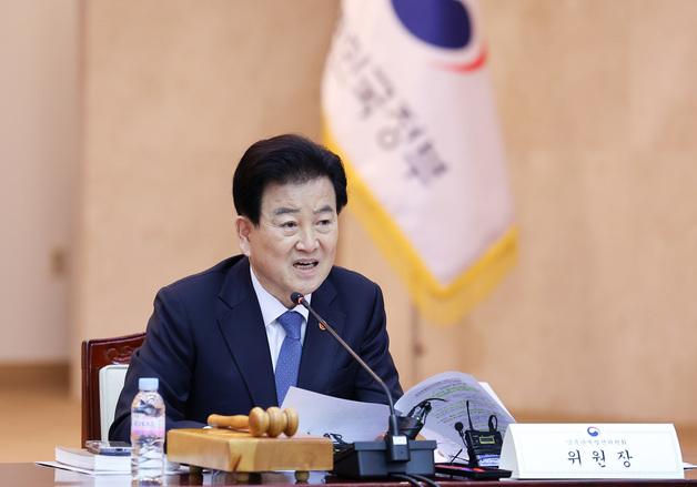 통일부 "평화적 두 국가, 남북 간 평화공존 제도화 위한 이행전략"(종합)