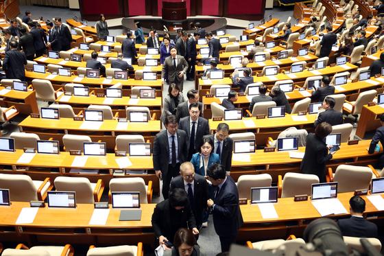 '검찰청 폐지' 공소청법 필버…"자업자득" vs "국민 피해"