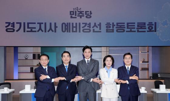 손 맞잡은 민주당 경기도지사 예비후보들