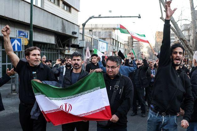 中왕이 "이란 주권 수호 지지"…이란 "美가 레드라인 밟아"