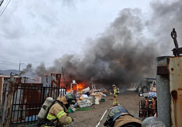 경주 천북면 재활용시설 불…70대 남성 숨져