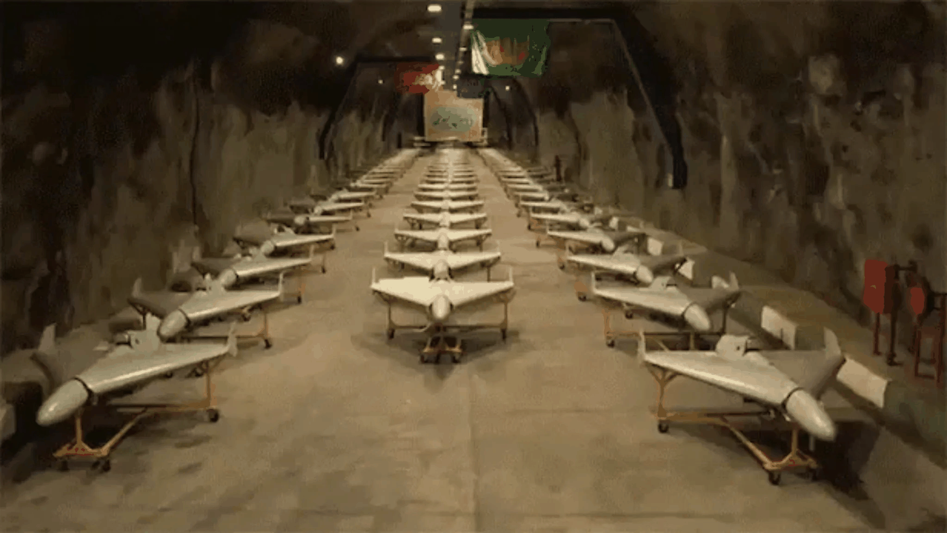 "빼곡히 들어찬 자폭드론"…이란 '지하 무기터널' 공개