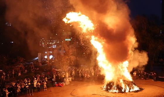 ‘소망담은 달집 활활’