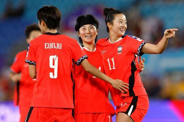 한국 여자축구, 아시안컵 첫 경기서 '전쟁통' 이란 3-0 완파