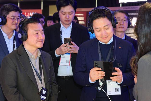 "딸내미 사줘야겠다"…홍범식 LGU+, 갤럭시 버즈4에 '엄지 척'