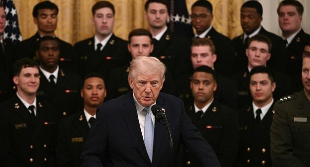 트럼프 "이란 지도부 사라져…대화할 상대 없어 곤란"