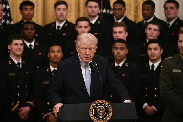 트럼프 "이란 지도부 사라져…대화할 상대 없어 곤란"