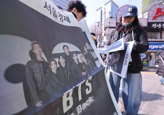 [뉴스1 PICK]BTS 공연에 호외까지…'팬들에겐 또 하나의 굿즈'