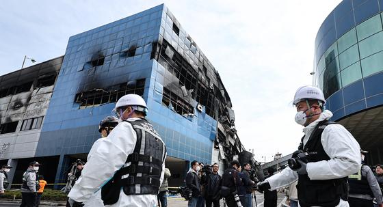 '74명 사상' 대전 화재 공장, 23일 합동감식…"위험성 판단"