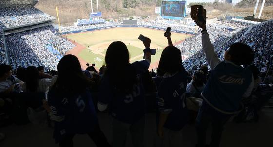 '시범경기부터 심상치 않다' 프로야구, 올해 1300만 관중 돌파하나?