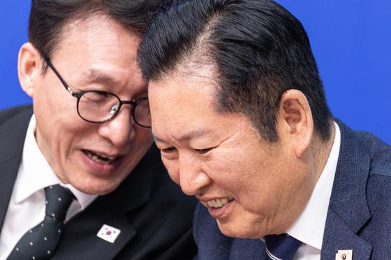 李대통령 "지선, 국민의 경고"…당권 쟁탈전, 유불리 촉각