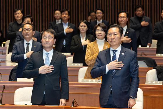 민주 46%·국힘 19%…TK 동률·PK 민주 '오차밖' 우세