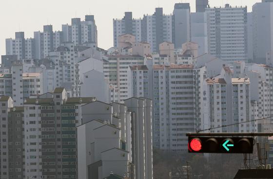 은행권, 주담대 줄고 기업대출 5조↑…투자 대기성 자금 '45개월 내 최대'