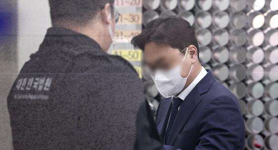 '재판 거래 의혹' 부장판사·선배 변호사 구속영장 기각