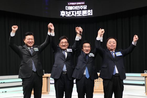 與충북지사 노영민·신용한 2파전…청주고·연세대 선후배 대결