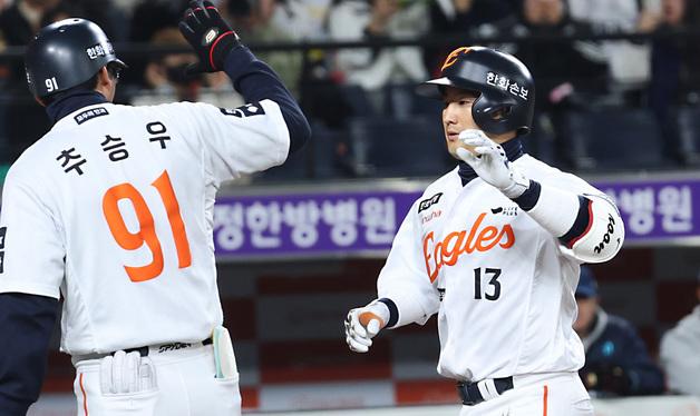 만루홈런 최재훈, 연타석 홈런으로 7타점
